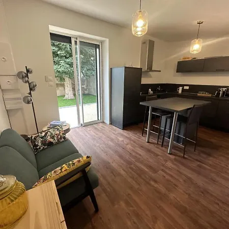 Confortables Pour 2 Couples Ou 4 Personnes, Centre De Moulins, A Proximite Des Attractions, Jardin Et Terrasse. - Fr-1-489-473 Prázdninový dům